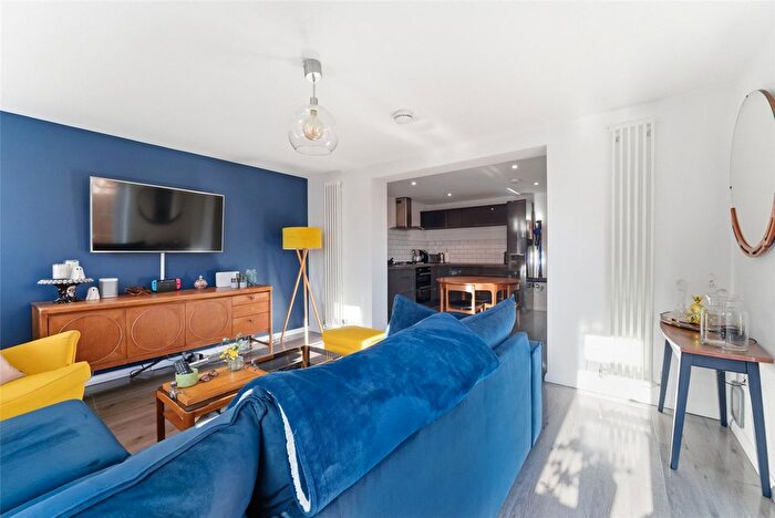 1 Bedroom Maisonette For Sale In Havelock Road, Kings Langley, Hertfordshire, WD4