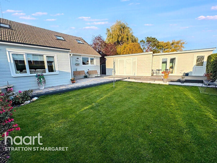 3 Bedroom Bungalow For Sale In Hackleton Rise, Swindon, SN3