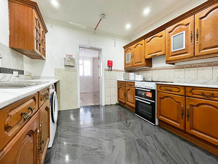 1 Bedroom House Of Multiple Occupation To Rent In Ernald Avenue, London, E6