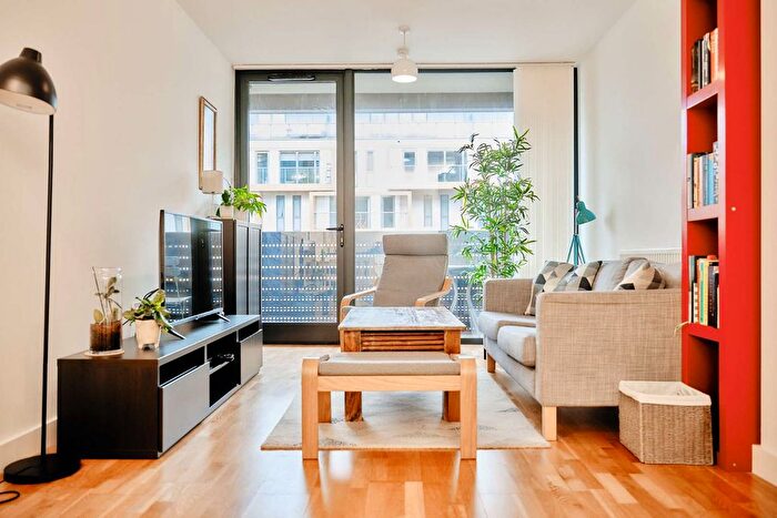 1 Bedroom Flat To Rent In Amelia Street, Elephant Amp; Castle, London, SE17