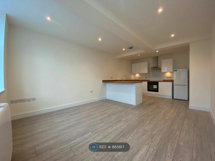 2 Bedroom Flat To Rent In Wangey Road, Romford, RM6