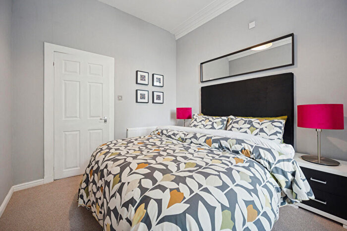 1 Bedroom Apartment For Sale In /, Laurel Place, Thornwood, G11