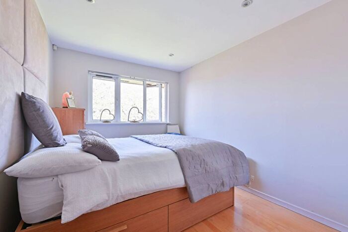 2 Bedroom Flat For Sale In Richfield Road, Bushey, WD23
