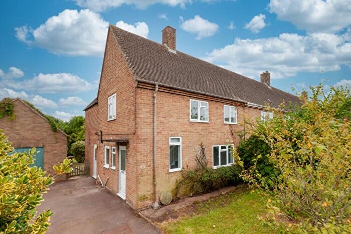 3 Bedroom Semi-Detached House To Rent In Leafield, OX29