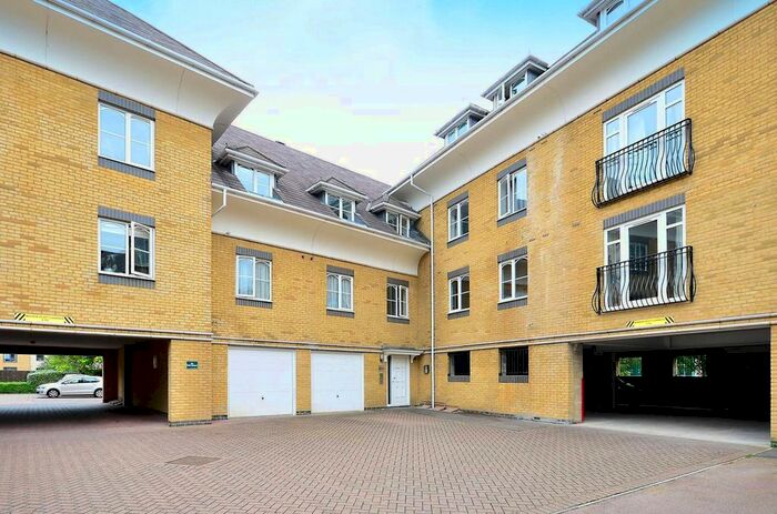 2 Bedroom Flat To Rent In Century Court, Woking, GU21