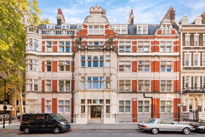 1 Bedroom Flat To Rent In Bedford Court Mansions, Adeline Place, WC1B