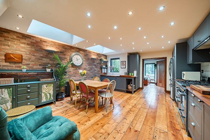 5 Bedroom End Terrace House For Sale In Lytton Road, London, E11