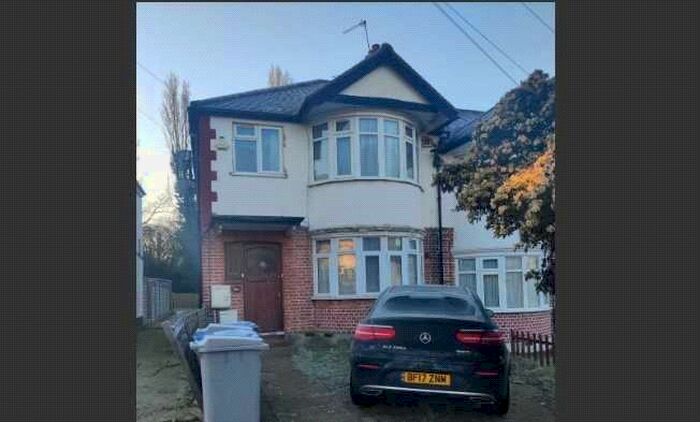 2 Bedroom Maisonette To Rent In Doreen Avenue, London, NW9