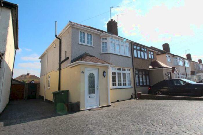 3 Bedroom Semi-Detached House To Rent In Porthkerry Avenue Welling, DA16