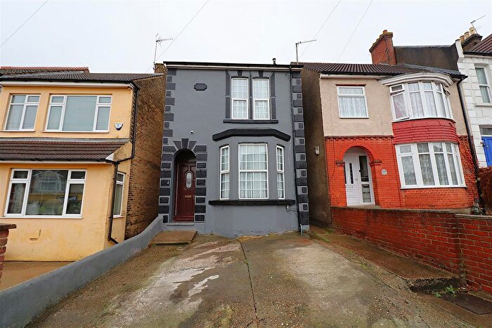 4 Bedroom Detached House For Sale In Napier Road, Gillingham, ME7