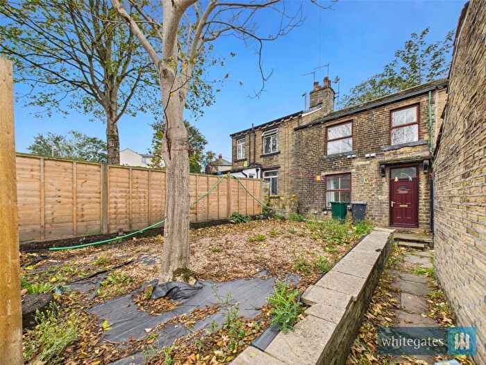 2 Bedroom Terraced House For Sale In Smiddles Lane, Bradford, West Yorkshire, BD5
