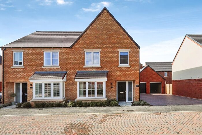 3 Bedroom Semi-Detached House For Sale In Hazel Grove, Retford, DN22