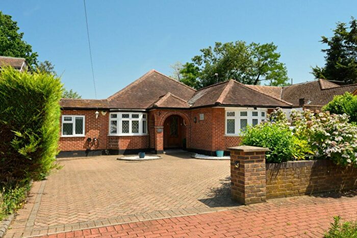 3 Bedroom Bungalow For Sale In Cranbrook Drive, Esher, Surrey, KT10