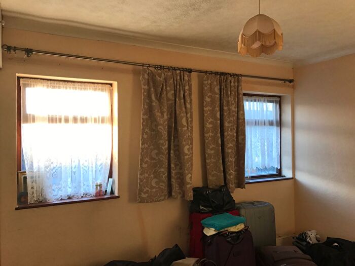 3 Bedroom Semi-Detached House To Rent In Bennetts Castle Lane, Dagenham, RM8
