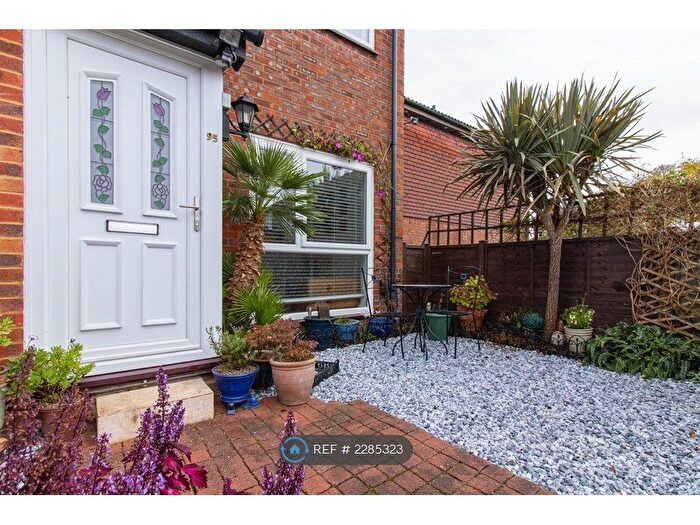 1 Bedroom End Of Terrace House To Rent In Conway Drive, Ashford, TW15