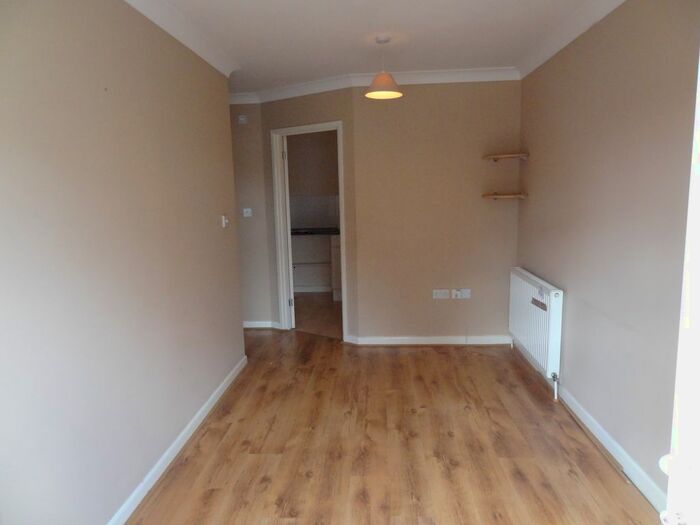 1 Bedroom Flat To Rent In Ringwood Road, Poole, BH12