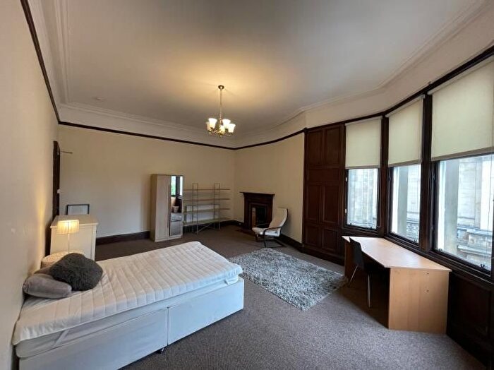 4 Bedroom Flat To Rent In Bank Street, Edinburgh, EH1