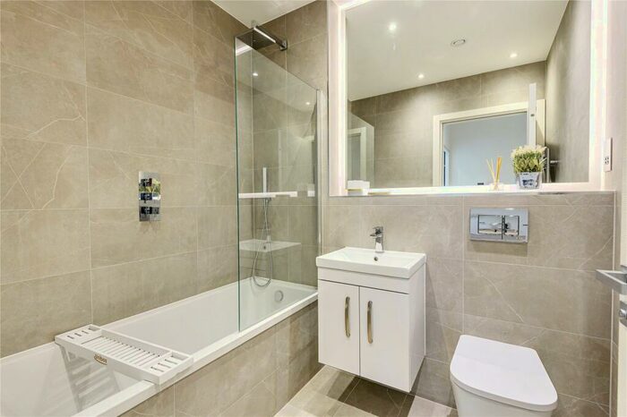 1 Bedroom Flat For Sale In Guildford, Surrey, GU1