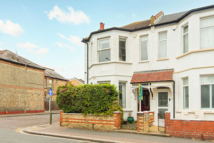 4 Bedroom Semi-Detached House For Sale In Nether Street, North Finchley, London, N12