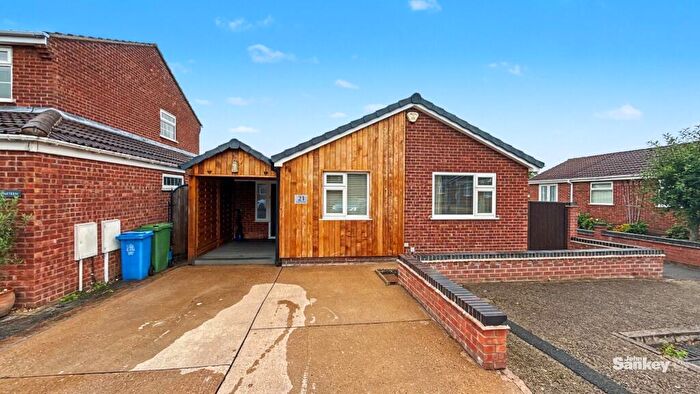 2 Bedroom Detached Bungalow For Sale In Haycroft Close, Mansfield Woodhouse, NG19