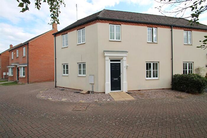 3 Bedroom Semi-Detached House For Sale In Cross Keys Drive, Thrapston, NN14