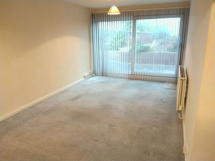 2 Bedroom Flat To Rent In Sandown Court, Preston PR1