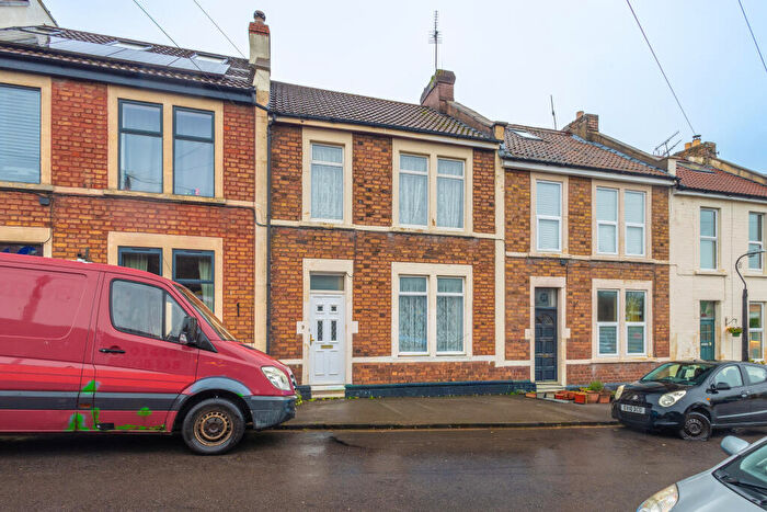 2 Bedroom Terraced House For Sale In Narroways Road, Bristol, BS2