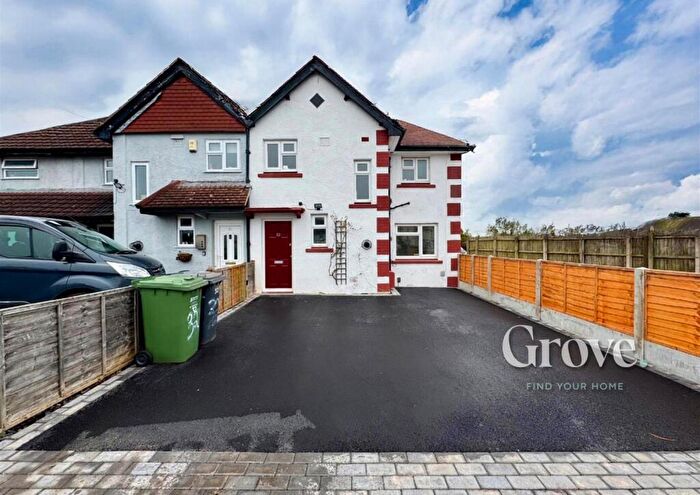 3 Bedroom Semi-Detached House To Rent In Baskerville Road, Kidderminster, DY10