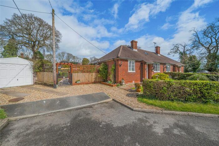 3 Bedroom Bungalow For Sale In Chalky Lane, Dogmersfield, Hook, RG27