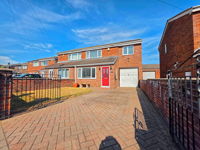 3 Bedroom Semi-Detached House For Sale In Newhill Road, Barnsley, S71