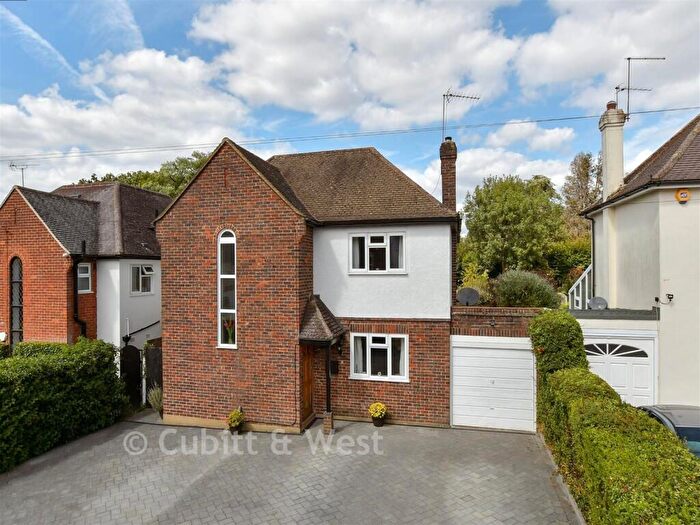 4 Bedroom Link Detached House For Sale In Grange Meadow, Banstead, Surrey, SM7