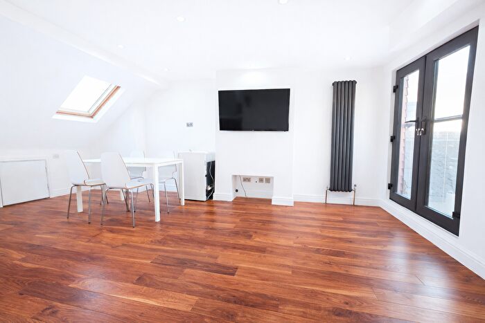 4 Bedroom Flat To Rent In Eastern Road, Bounds Green, N22