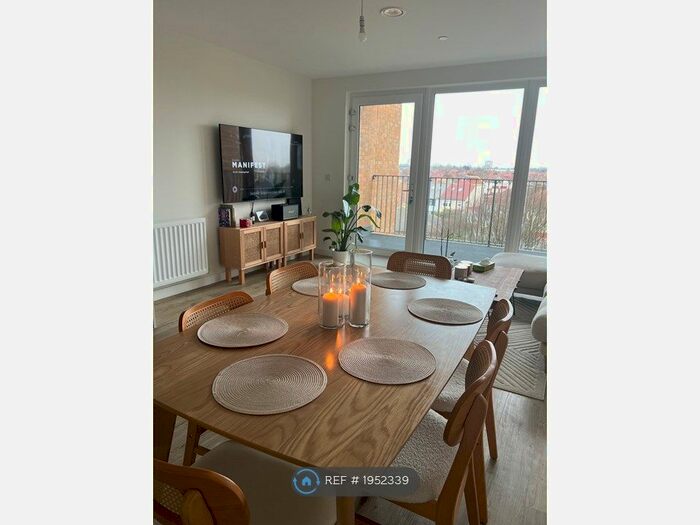 2 Bedroom Flat To Rent In Pump Lane, Hayes &amp; Harlington, UB3