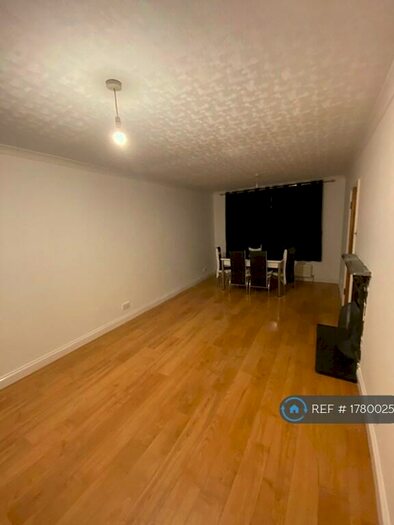 2 Bedroom Semi-Detached House To Rent In Southfield, Barnet, EN5