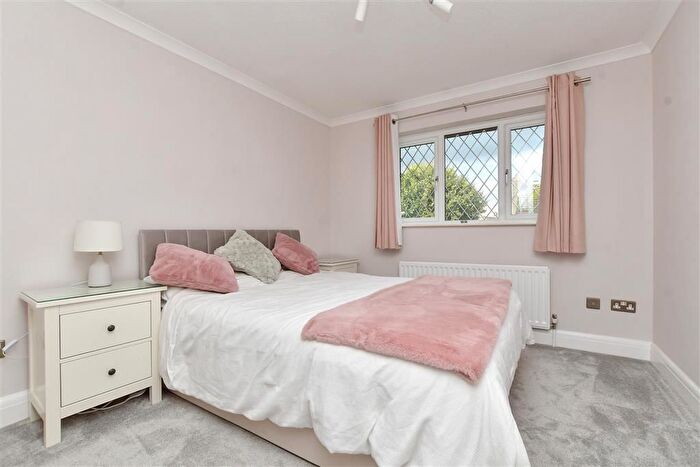 4 Bedroom Detached House For Sale In The Rise, Tadworth, Surrey, KT20
