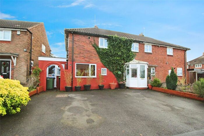 3 Bedroom Semi Detached House For Sale In Wheatsheaf Road, Tividale, Oldbury, West Midlands, B69