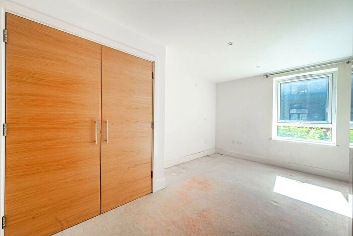 3 Bedroom Flat To Rent In Attlee Court, Stanmore, HA7