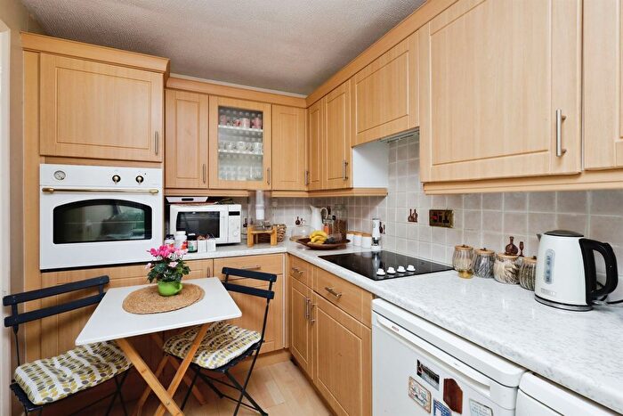 1 Bedroom Flat For Sale In Gemma Close, Hailsham, BN27