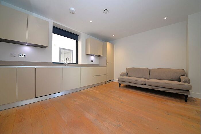 3 Bedroom Flat To Rent In Akexa House, Clifton Terrace, London, N4