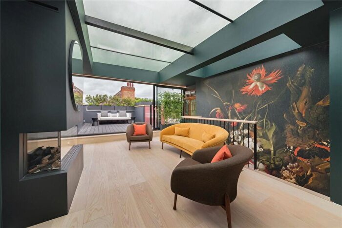 2 Bedroom Apartment To Rent In Gilston Road, London, SW10