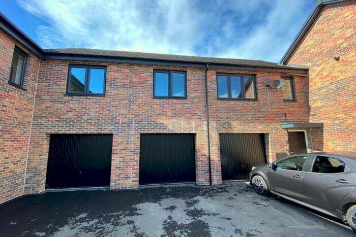 2 Bedroom Property To Rent In Dovetail Court, Chesterfield, S41