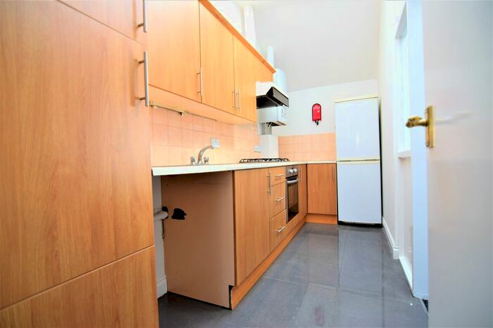 3 Bedroom Flat To Rent In Richmond Place, Brighton, BN2