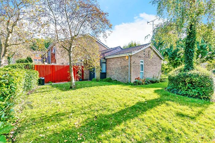 2 Bedroom Bungalow For Sale In Sorrel Bank, Linton Glade, Croydon, CR0