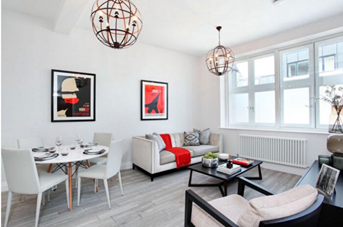 1 Bedroom Flat For Sale In Thames Street, Windsor, SL4