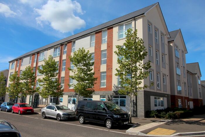 2 Bedroom Flat To Rent In Adams Close, Poole, BH15