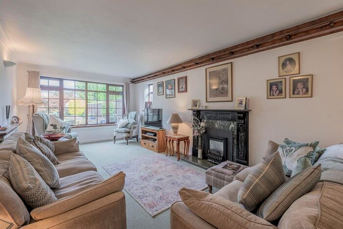 4 Bedroom Detached House For Sale In Maidensbridge Road, Wall Heath, DY6