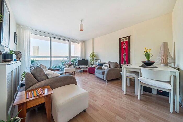 2 Bedroom Flat For Sale In Knighthead Point, Docklands, London, E14