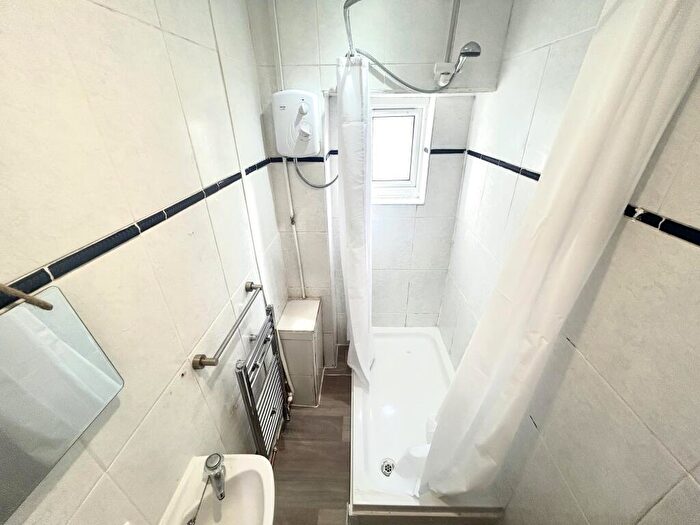 4 Bedroom House Of Multiple Occupation To Rent In Queen Street, , Treforest, CF37