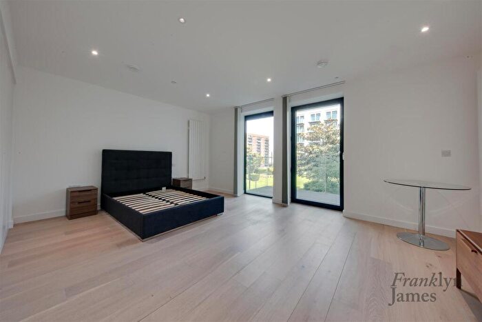 Apartment To Rent In Caravel House, Royal Crest Avenue, E16