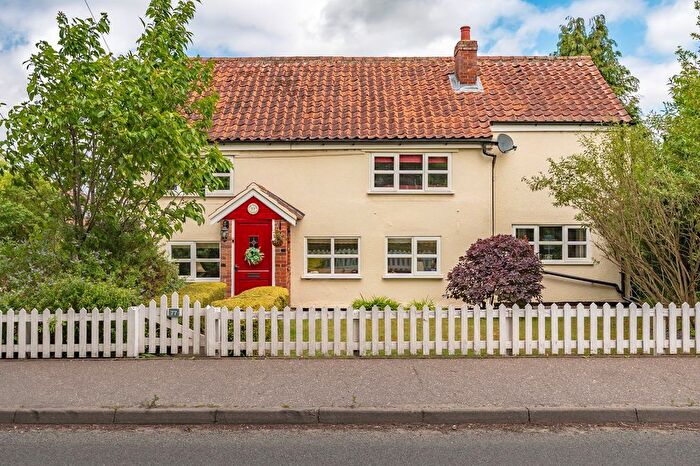 3 Bedroom Cottage For Sale In Dereham Road, Mattishall, NR20